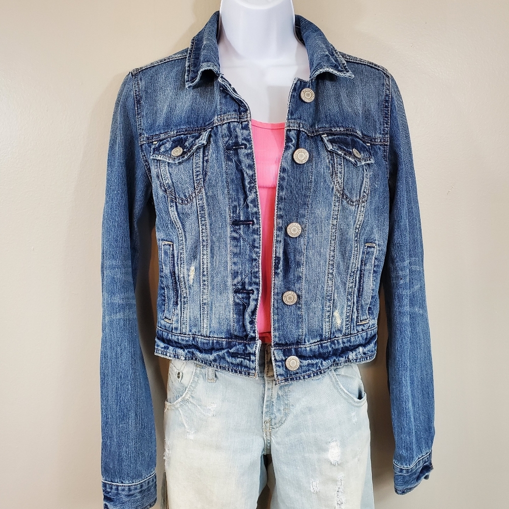 American Eagle Medium Wash Cropped Long Sleeve Denim Jacket